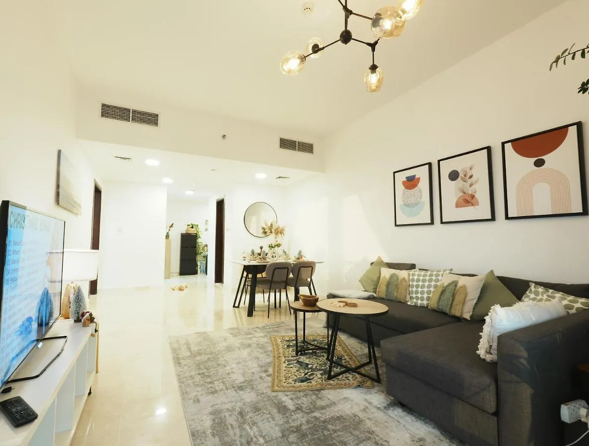 Cozy Spacious Apartment Near Downtown Dubai